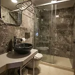 Artika מלון 2*